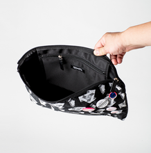 画像をギャラリービューアに読み込む, ジャガードクラッチバッグ バッグ 缶バッジ TIEDNISTA