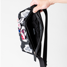 画像をギャラリービューアに読み込む, ジャガードボディーバッグ バッグ 缶バッジ TIEDNISTA