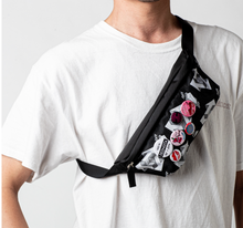 画像をギャラリービューアに読み込む, ジャガードボディーバッグ バッグ 缶バッジ TIEDNISTA